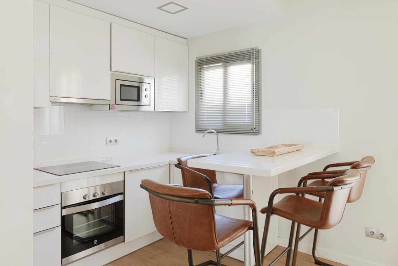 Caleta Homes - Apartamentos Pompidou マラガ エクステリア 写真
