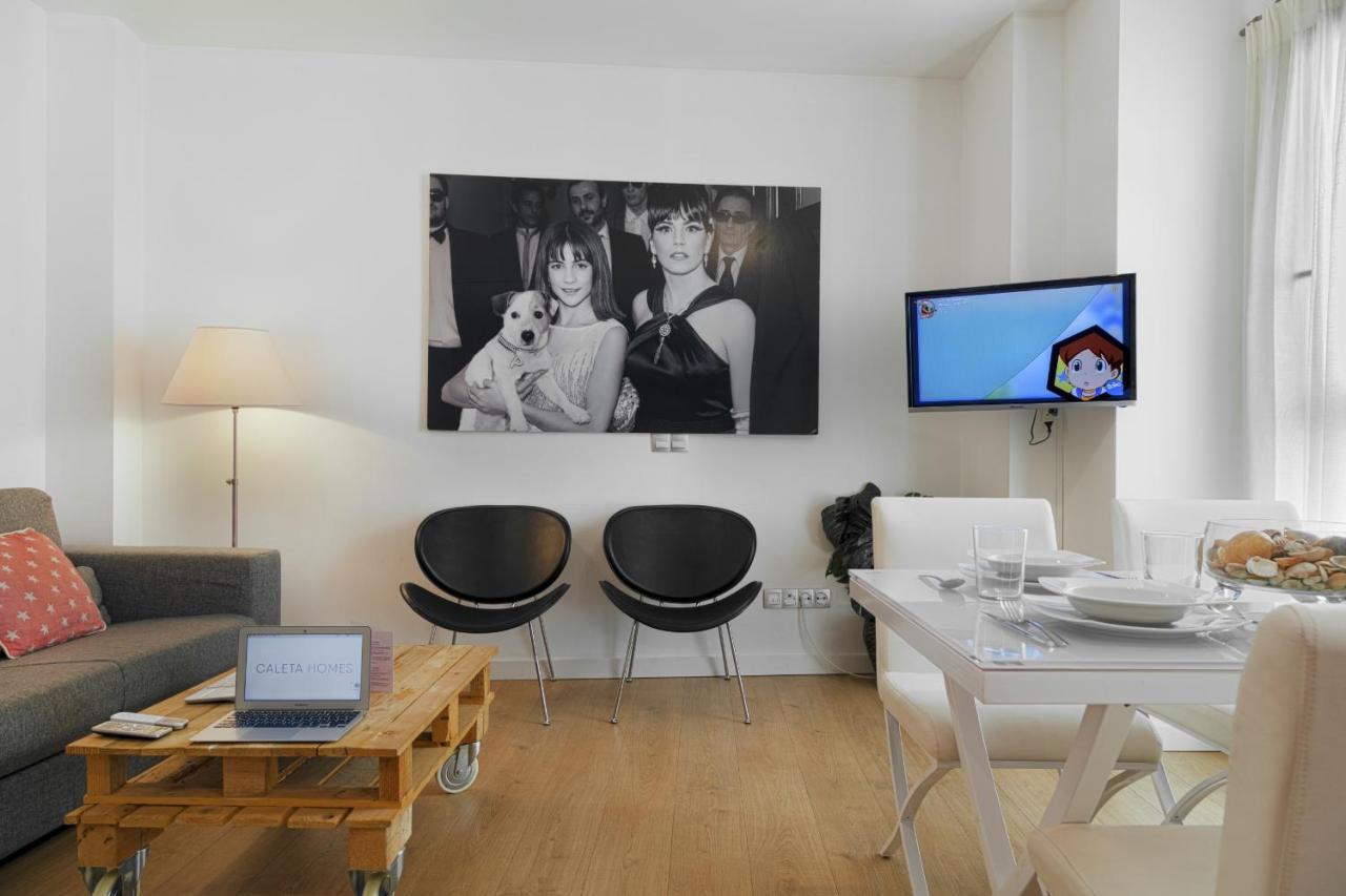 Caleta Homes - Apartamentos Pompidou マラガ エクステリア 写真