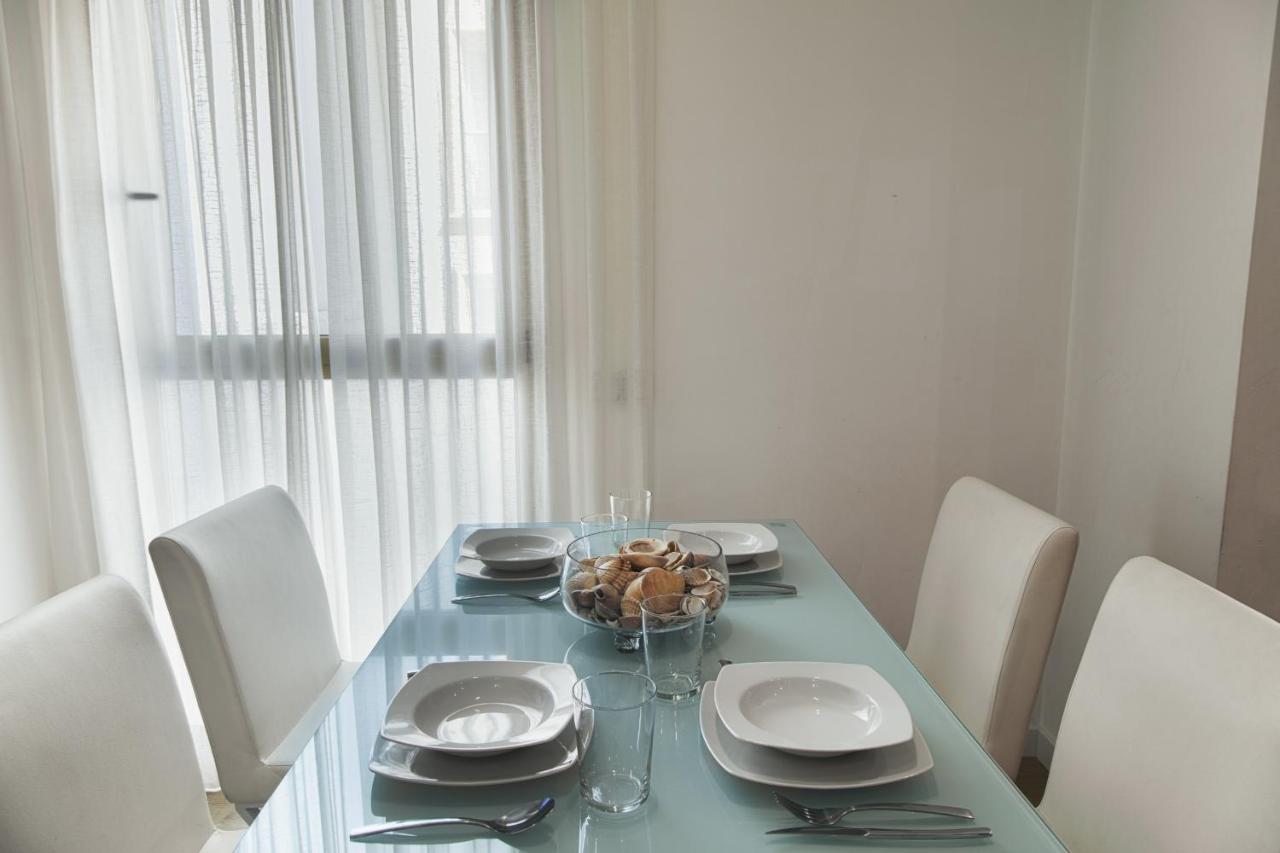 Caleta Homes - Apartamentos Pompidou マラガ エクステリア 写真