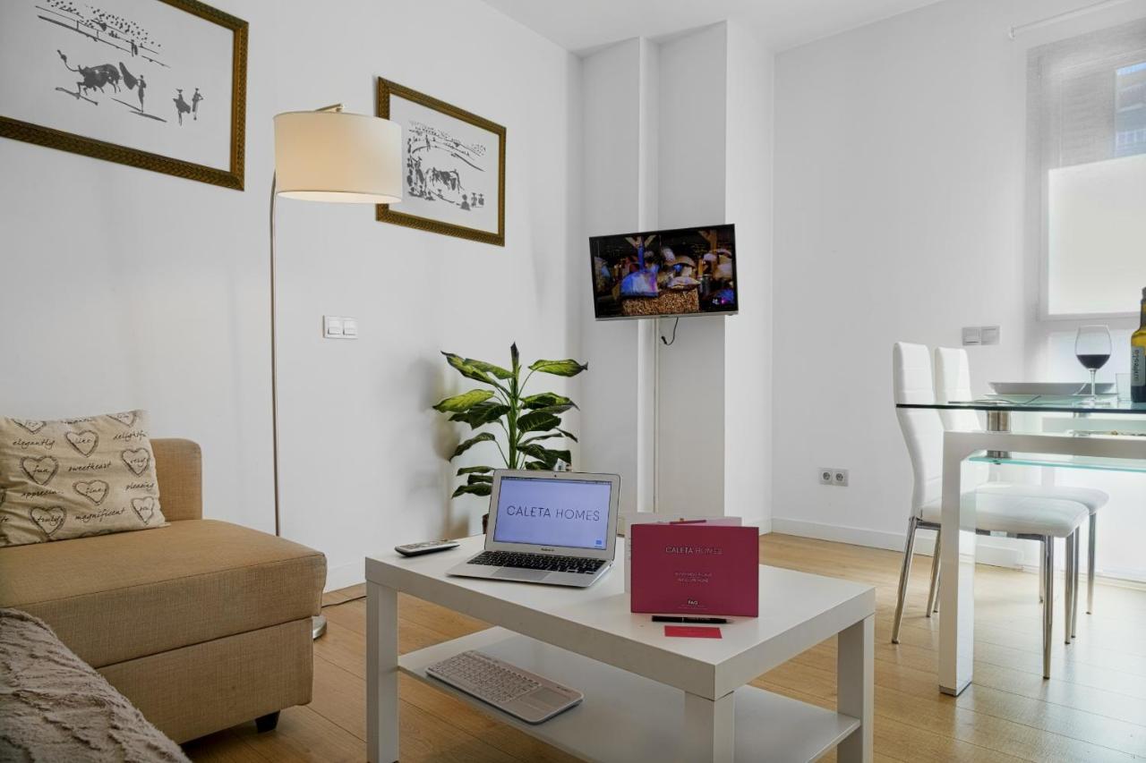 Caleta Homes - Apartamentos Pompidou マラガ エクステリア 写真
