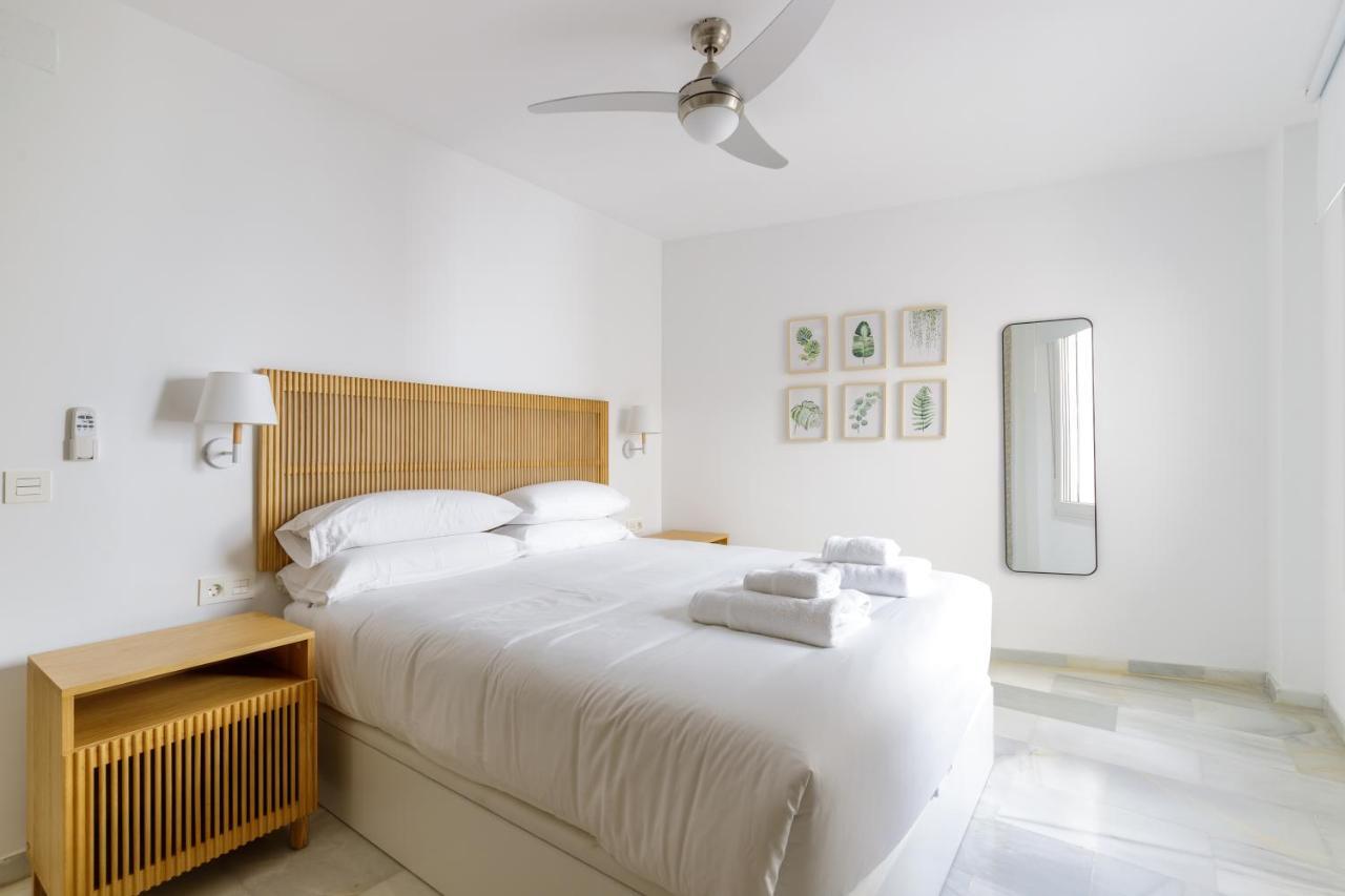 Caleta Homes - Apartamentos Pompidou マラガ エクステリア 写真