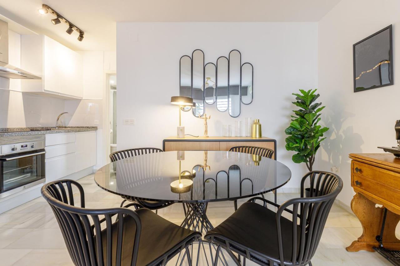 Caleta Homes - Apartamentos Pompidou マラガ エクステリア 写真
