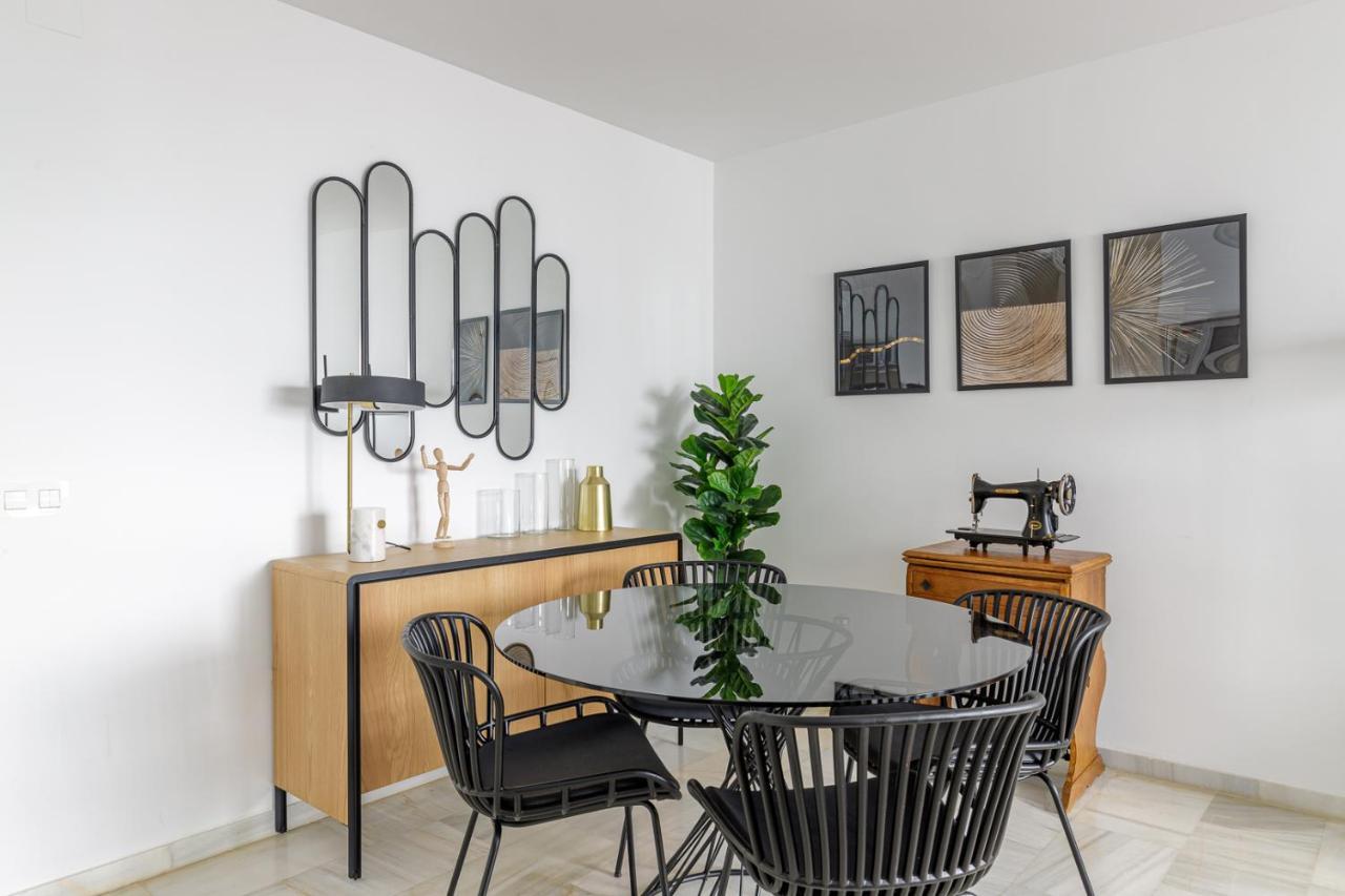 Caleta Homes - Apartamentos Pompidou マラガ エクステリア 写真