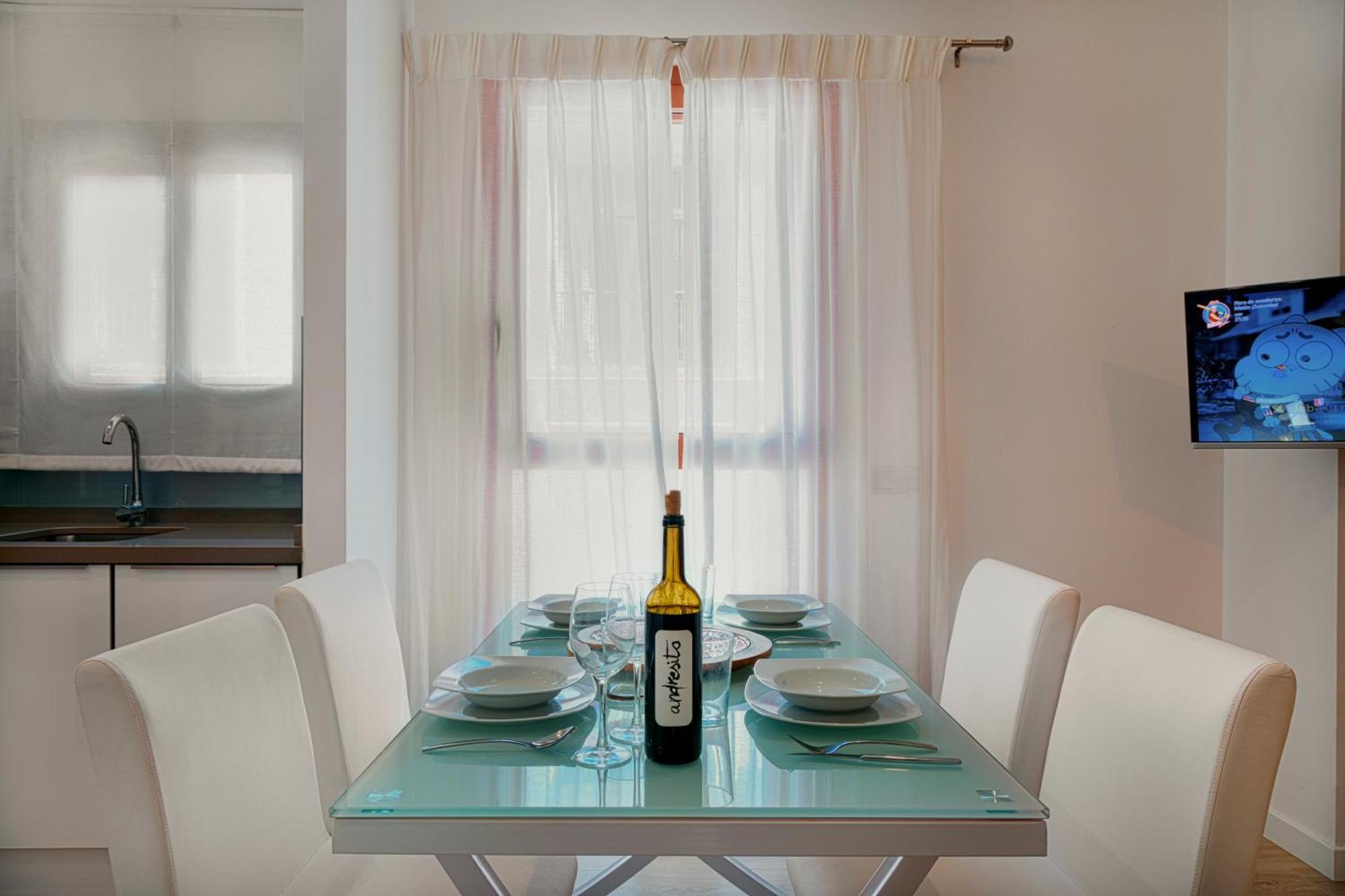 Caleta Homes - Apartamentos Pompidou マラガ 部屋 写真